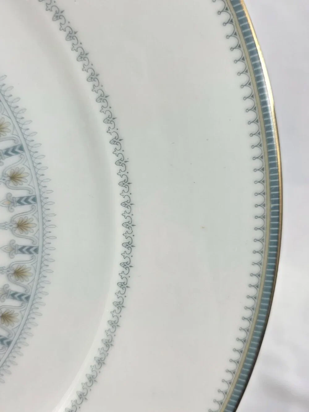 ONE Noritake Maya Dinner Plate White with Blue & Green Geometric Design 6213